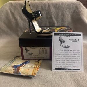 Just The Right Shoe - High Drama in Black *Carlton Cards Exclusive *